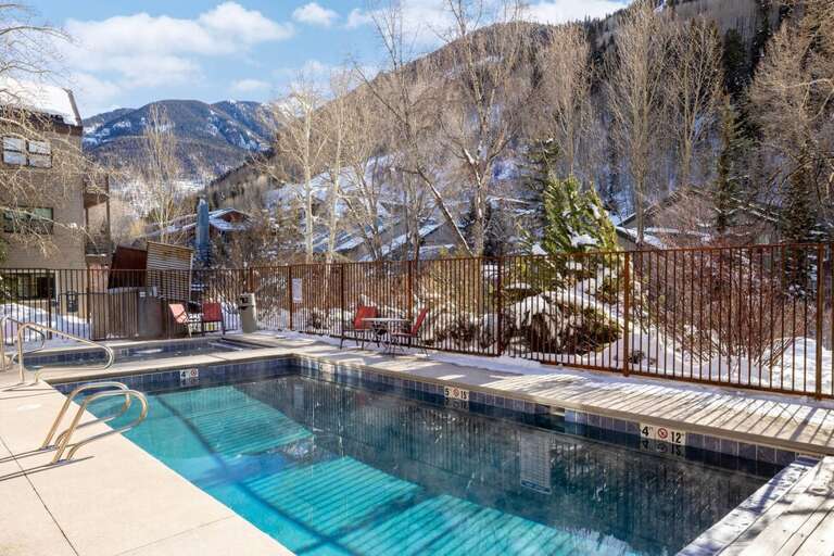 Relax in the shared outdoor hot tub with room for 10+ guests, and in summer, take advantage of the outdoor pool, a true rarity in Telluride.