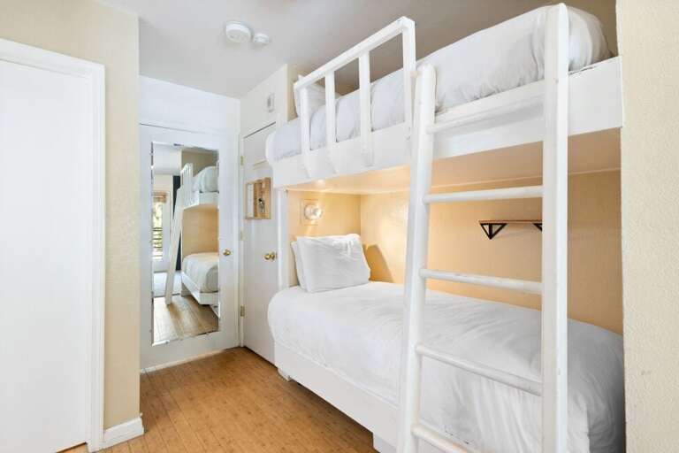 Bunk area with 2 single bunks