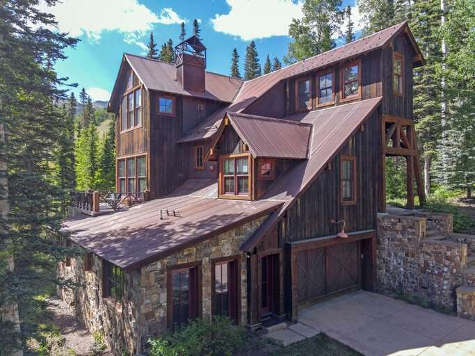 Copper Hollow is a majestic ski in, ski out home on the Sundance ski run.