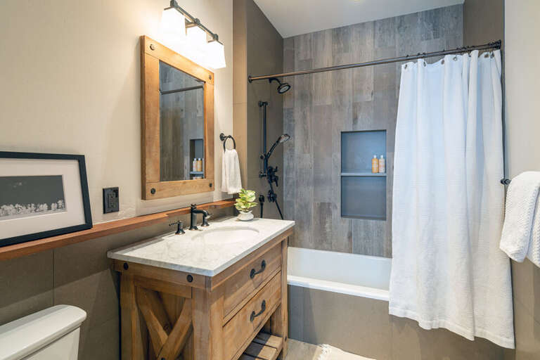 Guest bathroom with tub/shower combo