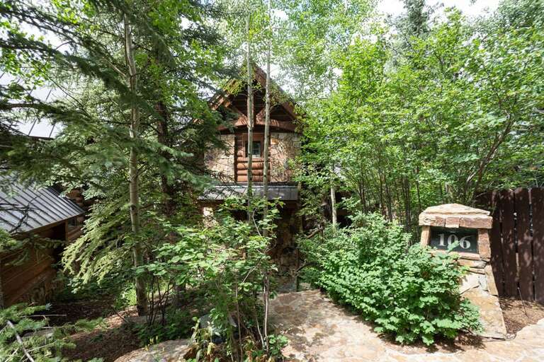 3 bedroom modern log cabin in the San Juan Mountains.