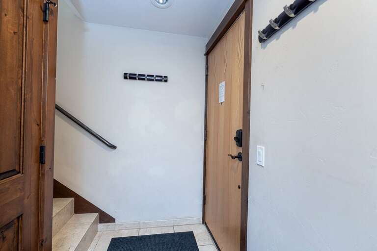 The Entry level to this unit features plenty of hooks for jacket, skies or gear as well as the Landry. The Entry level to this unit features plenty of hooks for jacket, skies or gear as well as the Landry.
