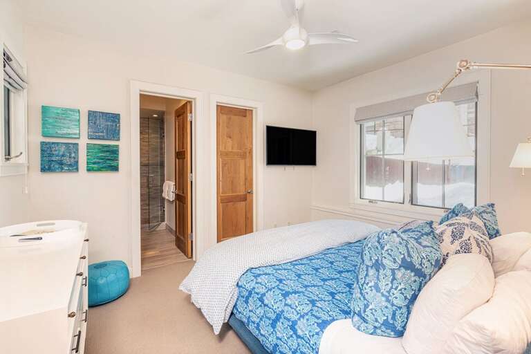 Bright open space with plenty of room and ensuite Bathroom. Bright open space with plenty of room and ensuite Bathroom.