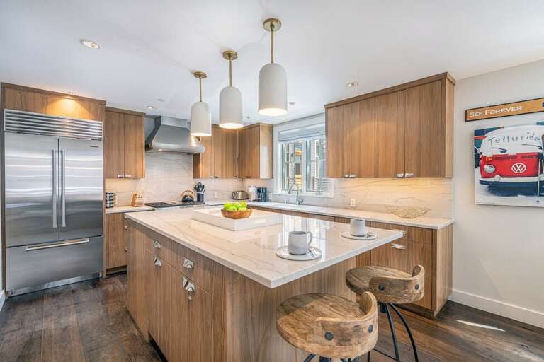 The extended island offers the perfect place to feed the kids breakfast or enjoy your morning coffee. The extended island offers the perfect place to feed the kids breakfast or enjoy your morning coffee.