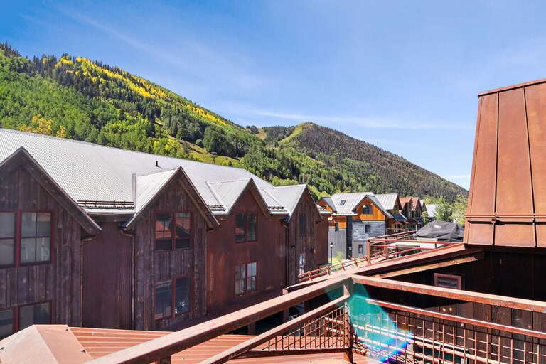 From both private decks there is amazing views of the surrounding areas. Great places to enjoy a sunset or catch an afternoon rainbow.