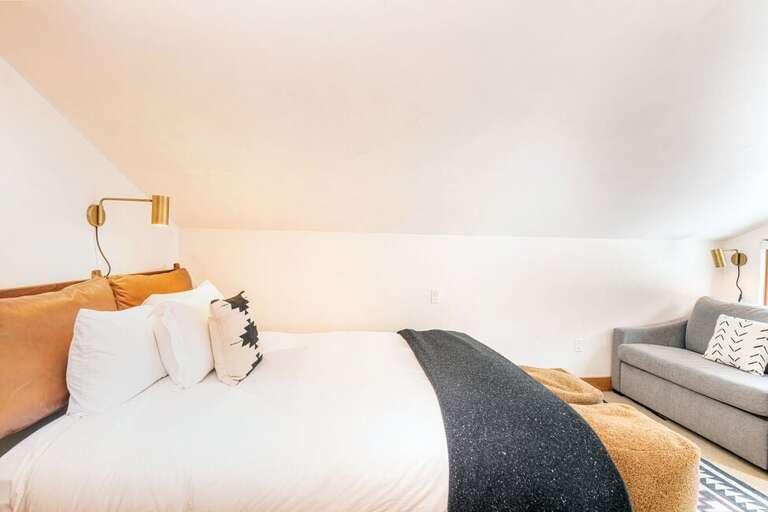 This cozy room offers a Queen size bed as well a a comfy couch for relaxing. This cozy room offers a Queen size bed as well a a comfy couch for relaxing.