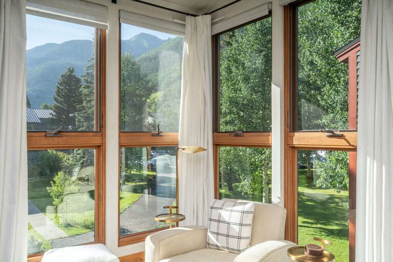 Telluride Lodge 526, big windows, mountain views, lots of light. Telluride Lodge 526, big windows, mountain views, lots of light.