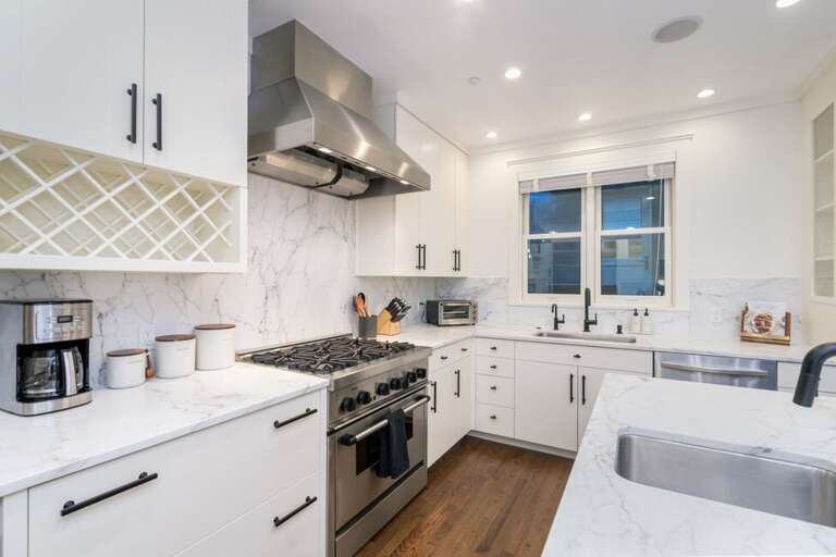 This gourmet kitchen takes the standard of a regular kitchen to a whole new level with premium appliances for the chef in you.