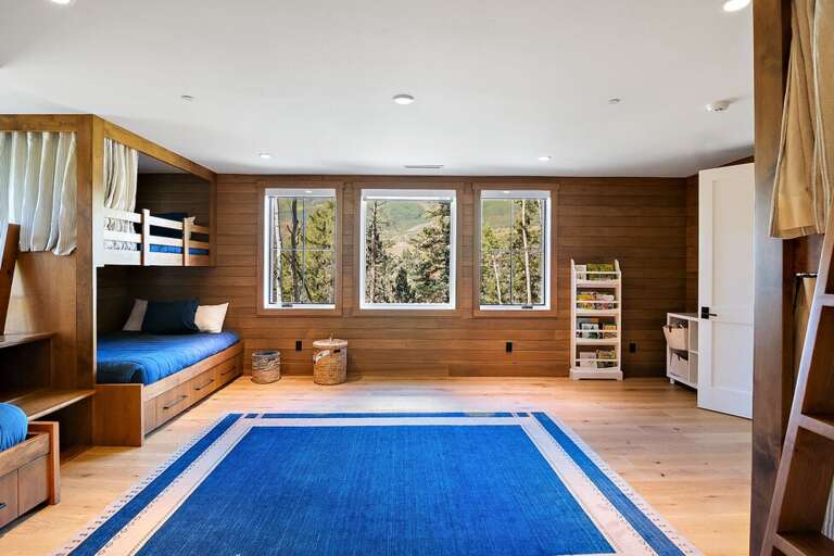 Cloud View bunk room, spacious, bright, light, plenty of storage.