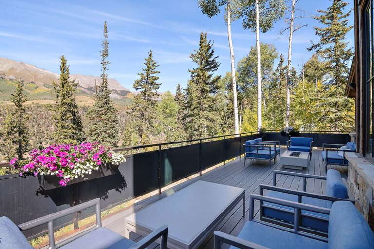 Cloud View deck, large spacious, private, comfy seating, firepit and BBQ grill.