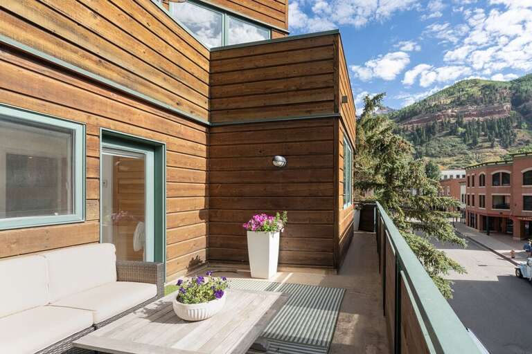 180 degree views of all the San Juans.