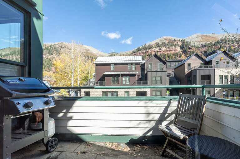 Great deck for grilling up the nights dinner or catch the views as the day fades away. Great deck for grilling up the nights dinner or catch the views as the day fades away.