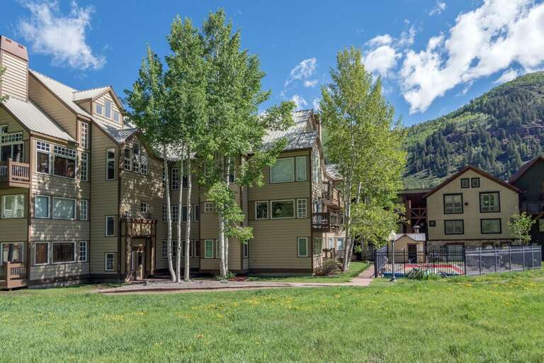 Etta 111 has plenty of outdoor space, Guests can enjoy the heated pool(summer only)and hot tub area. Etta 111 has plenty of outdoor space, Guests can enjoy the heated pool(summer only)and hot tub area.