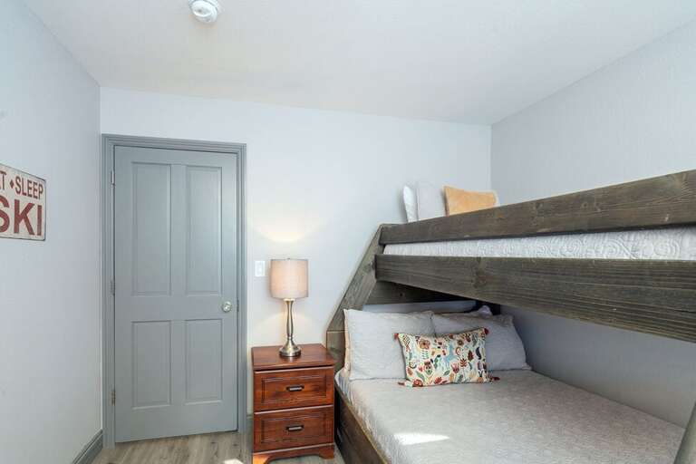 Etta Place 111 bunk beds