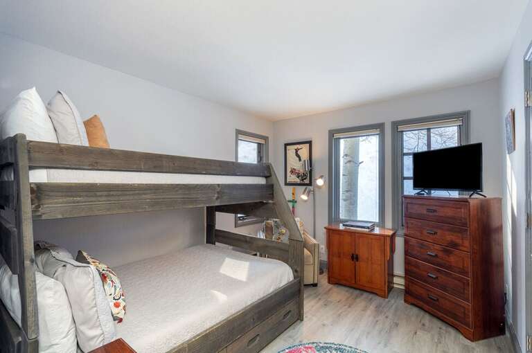 Etta Place 111 bunk beds