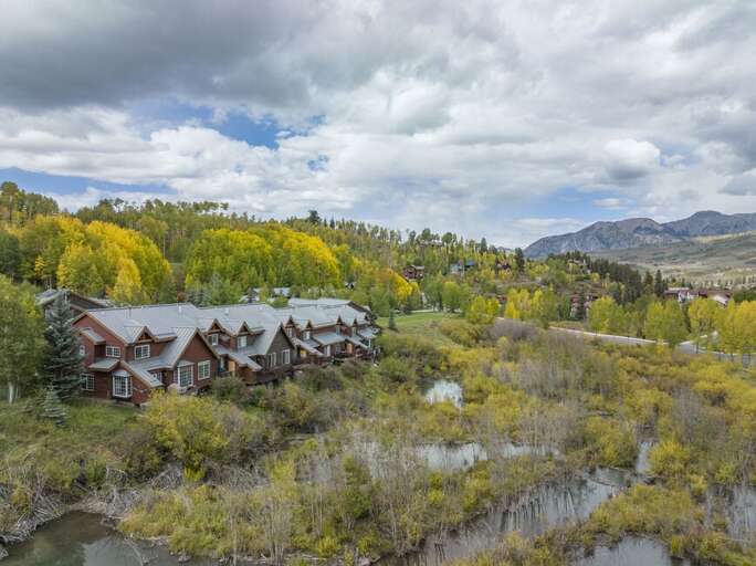 Beautiful wetlands are located directly in front of the unit as well as stunning views. Beautiful wetlands are located directly in front of the unit as well as stunning views.