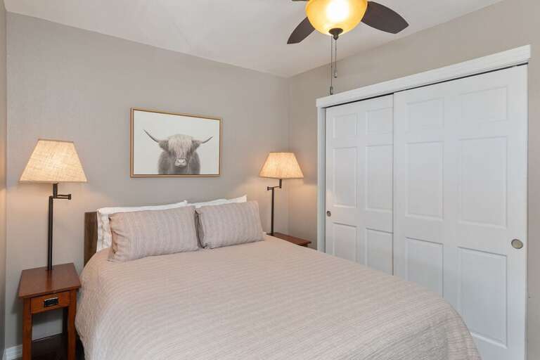 Large closet, plenty of light. Large closet, plenty of light.