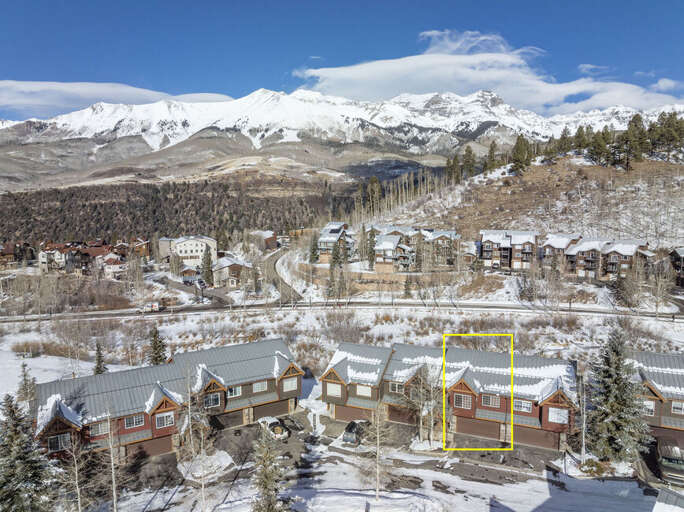 Northstar unit #6 offers stunning views, a peaceful area as well as close access to all the mountain fun you can imagine. Northstar unit #6 offers stunning views, a peaceful area as well as close access to all the mountain fun you can imagine.