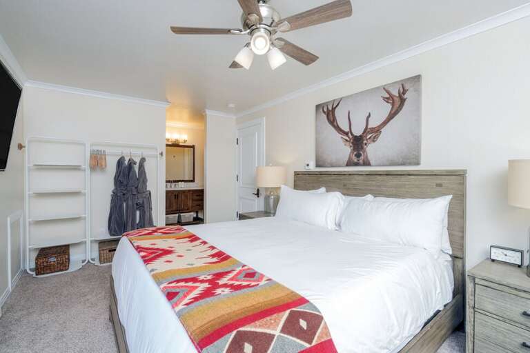 The views from the bedroom are especially amazing. Spacious and comfortable! The views from the bedroom are especially amazing. Spacious and comfortable!