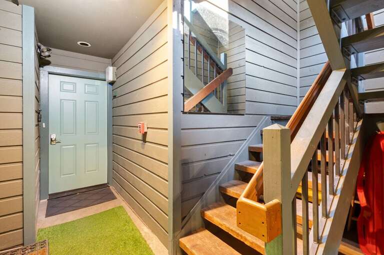 This condo is located on the ground floor and offers a private outdoor area for skies and gear for all your adventures.