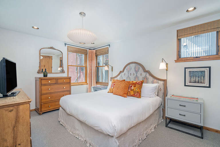 Primary King Bedroom offers lots of natural light and ensuite bathroom. Primary King Bedroom offers lots of natural light and ensuite bathroom.