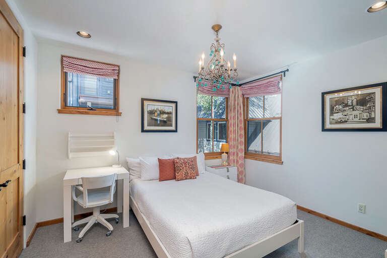 Queen Bedroom with ensuite bathroom, study desk and natural light. Queen Bedroom with ensuite bathroom, study desk and natural light.