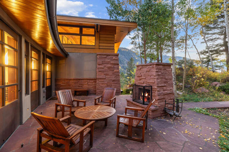 Experience the pinnacle of luxury and comfort in this exquisite vacation rental located in the heart of Telluride, Colorado.