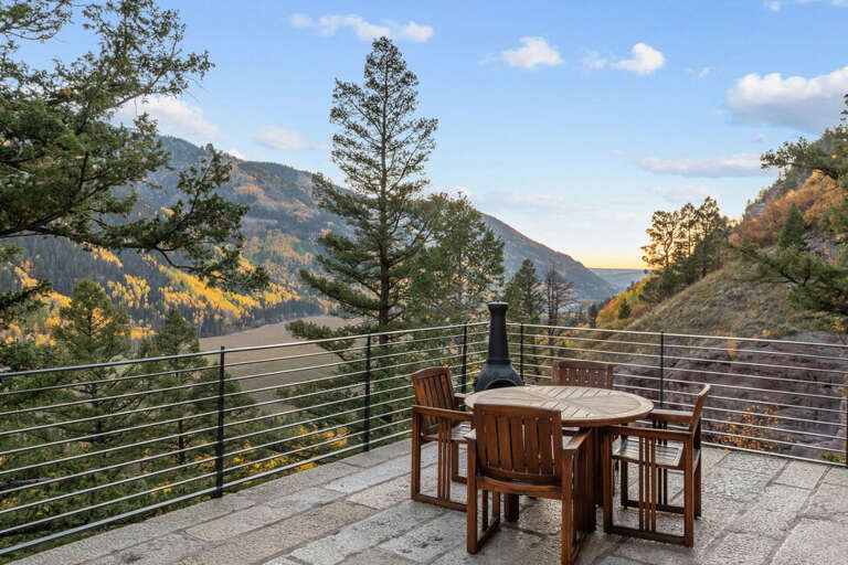 A Mountain Retreat for Discerning Guests