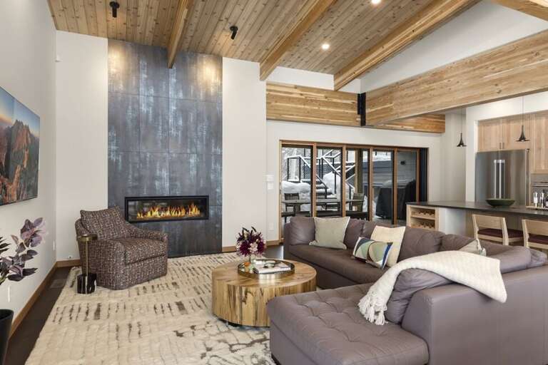 Dining/living level allows easy access to the outdoor decking/dining area with Gas fireplace and Gas Grill. Dining/living level allows easy access to the outdoor decking/dining area with Gas fireplace and Gas Grill.