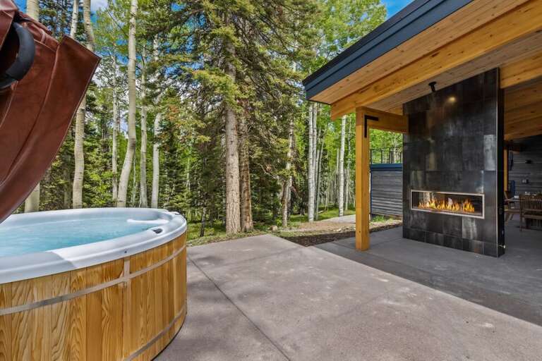 Easy access to the hot tub from the living/outdoor dining area. Easy access to the hot tub from the living/outdoor dining area.