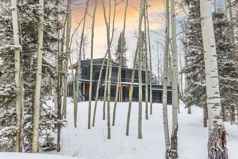 Multi-level new build perfect for family and friend ski or summer trips. Multi-level new build perfect for family and friend ski or summer trips.