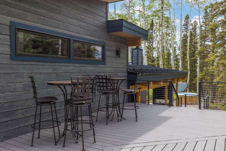 Perfect for summer entertaining after a fun day exploring the surrounding Mountains. Perfect for summer entertaining after a fun day exploring the surrounding Mountains.