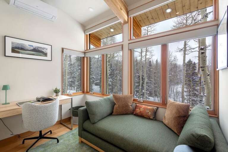 Perfecto for reading/working or relaxing. Perfecto for reading/working or relaxing.
