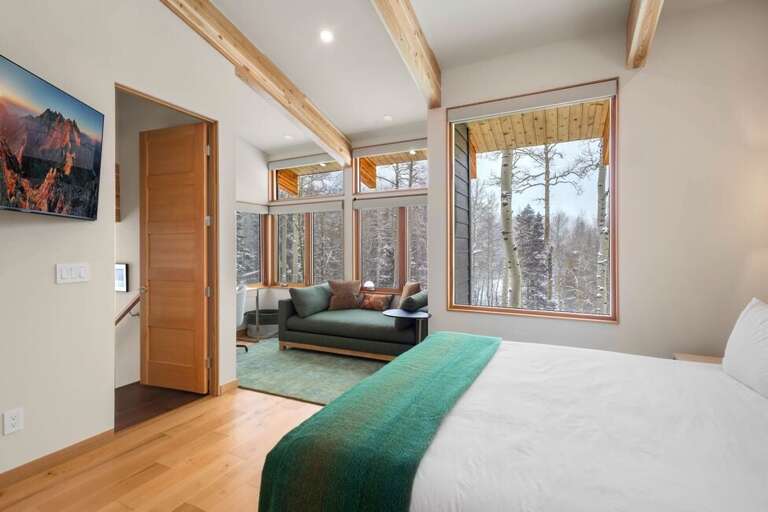 Spacious with tons of natural light and amazing views. Spacious with tons of natural light and amazing views.
