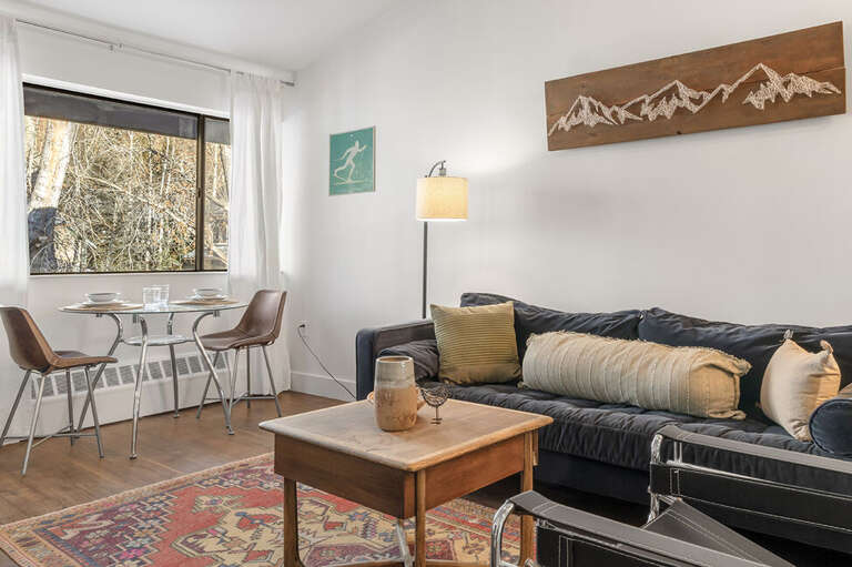 Cozy living and dining area with mountain views. Cozy living and dining area with mountain views.