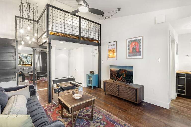 Spacious studio apartment with queen bed, cozy couch, tv, storage for gear and galley kitchen. Spacious studio apartment with queen bed, cozy couch, tv, storage for gear and galley kitchen.