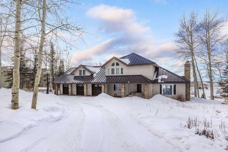 This Spacious Ski Ranch Home is a perfect home away from home with space fr large family and close