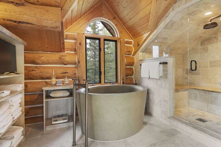 Perfect soaking tub to relax.