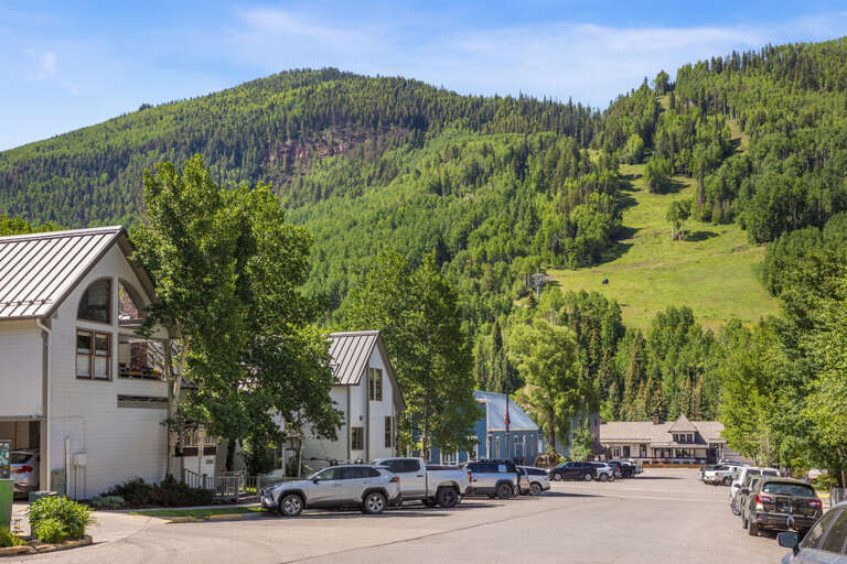 This unit provided permitted on street parking for all guests.