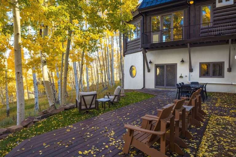 The perfect multilevel deck area for large groups of friends and families to enjoy the mountian air.
