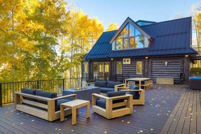 Stunning Deck area over looking the Aspen Forest.