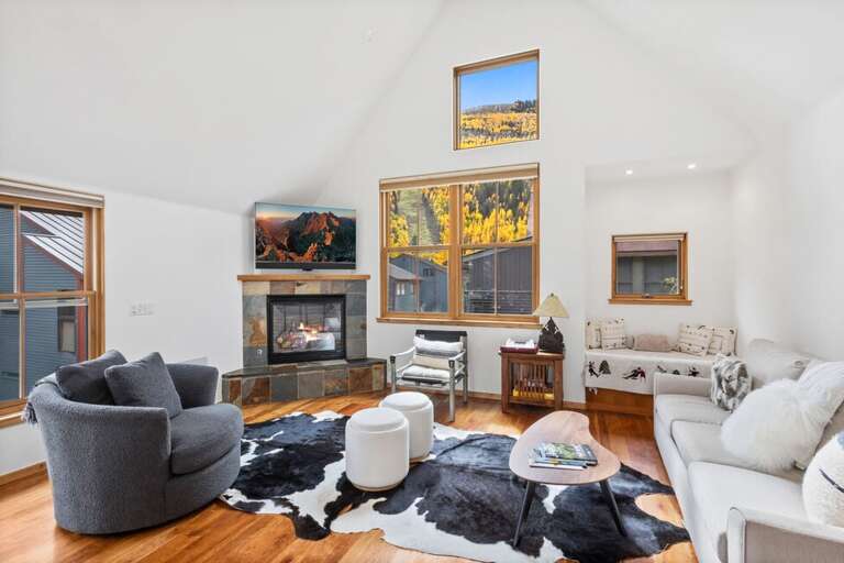 Welcome to Owl Meadows 25! Spacious mountain home with vaulted ceilings, a gas fireplace, and adventure just outside your door.