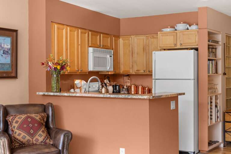 Fully equipped kitchen.