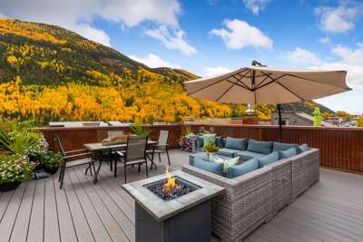Welcome to Wasatch Basecamp!
Rooftop deck with incredible views.