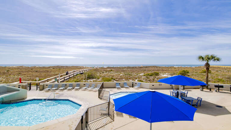 Phoenix VI 106 Patio views