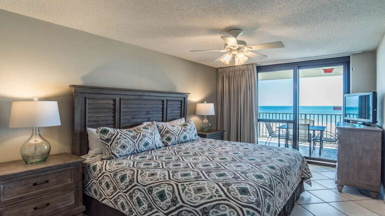 Phoenix VI 712 Master bedroom