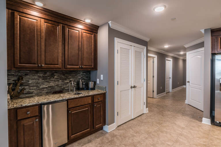 Phoenix Gulf Shores 1403 Wet Bar with Ice Maker Phoenix Gulf Shores 1403 Wet Bar with Ice Maker