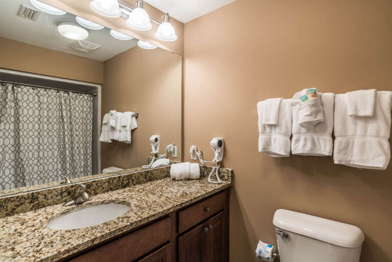 Phoenix Gulf Shores 1403 Bathroom #3 with a Shower/Tub Combo Phoenix Gulf Shores 1403 Bathroom #3 with a Shower/Tub Combo