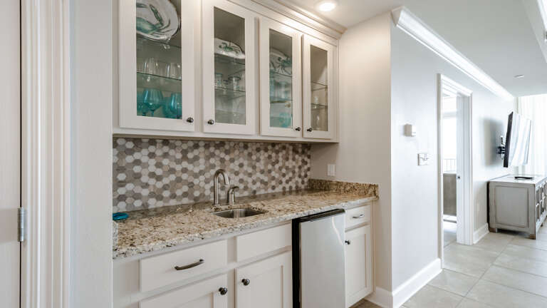 Phoenix Orange Beach 1105 Wet bar with Ice maker