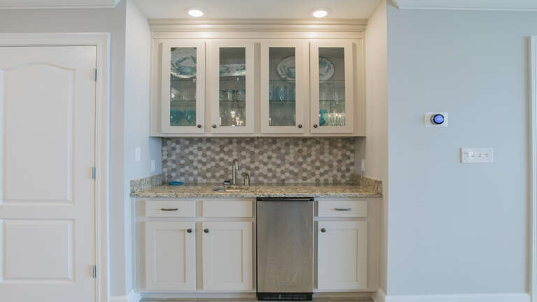 Phoenix Orange Beach 1105 Wet bar with Ice maker